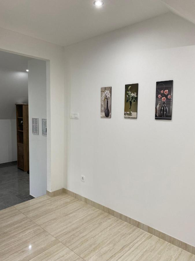Apartma Azurre 포스토이나 외부 사진
