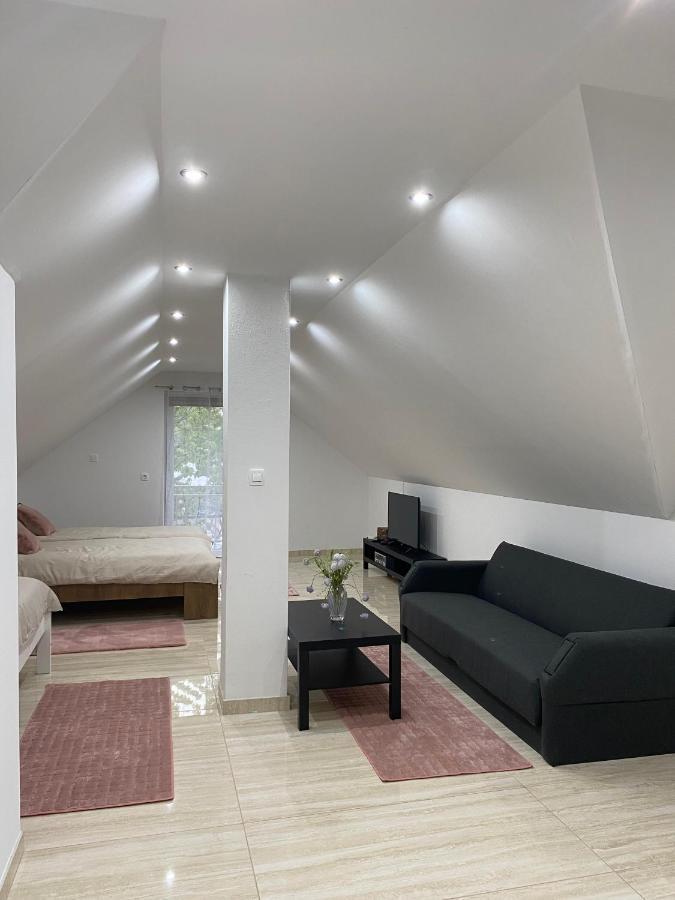 Apartma Azurre 포스토이나 외부 사진