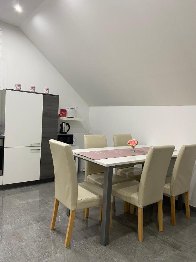 Apartma Azurre 포스토이나 외부 사진