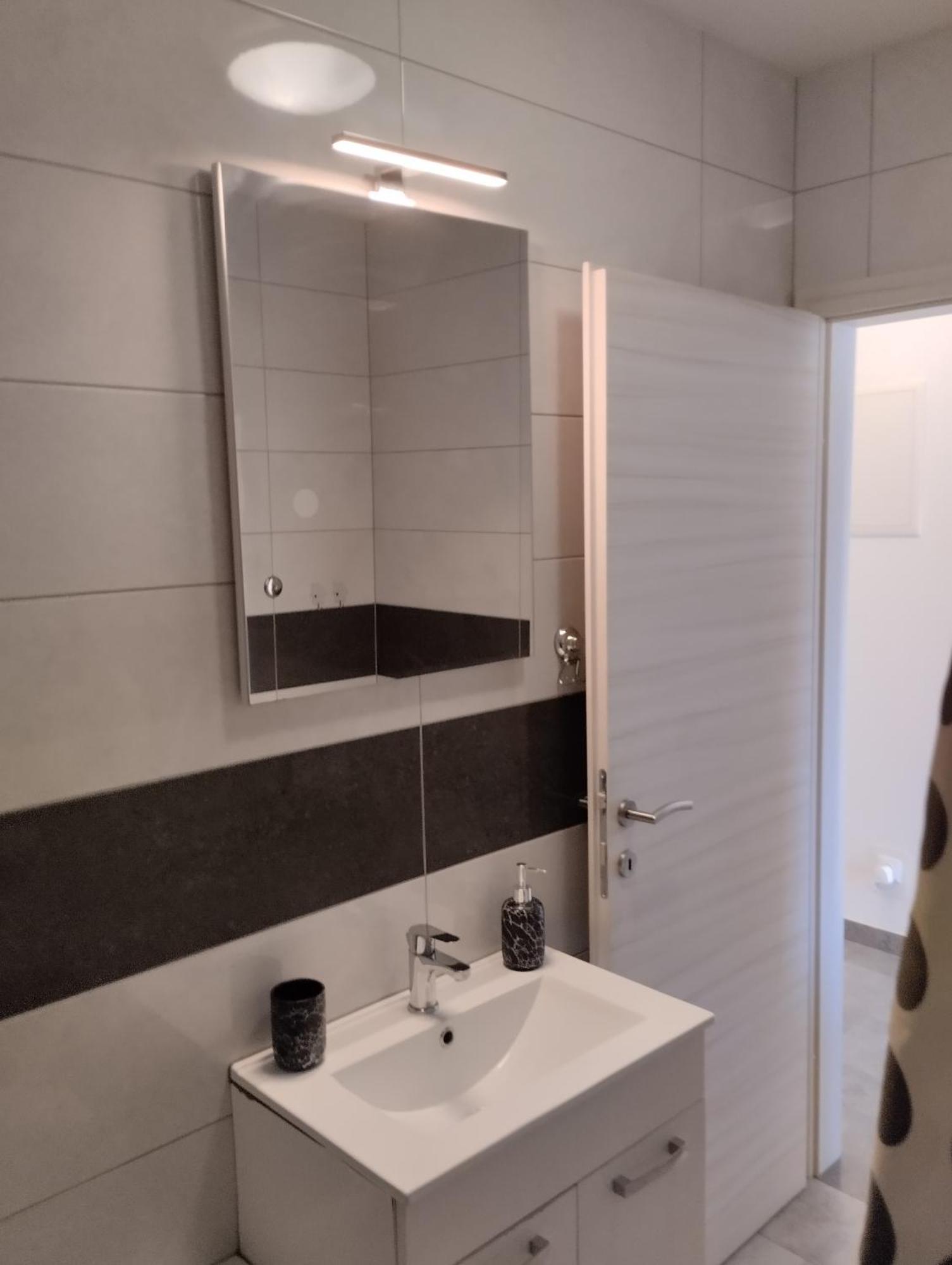 Apartma Azurre 포스토이나 외부 사진
