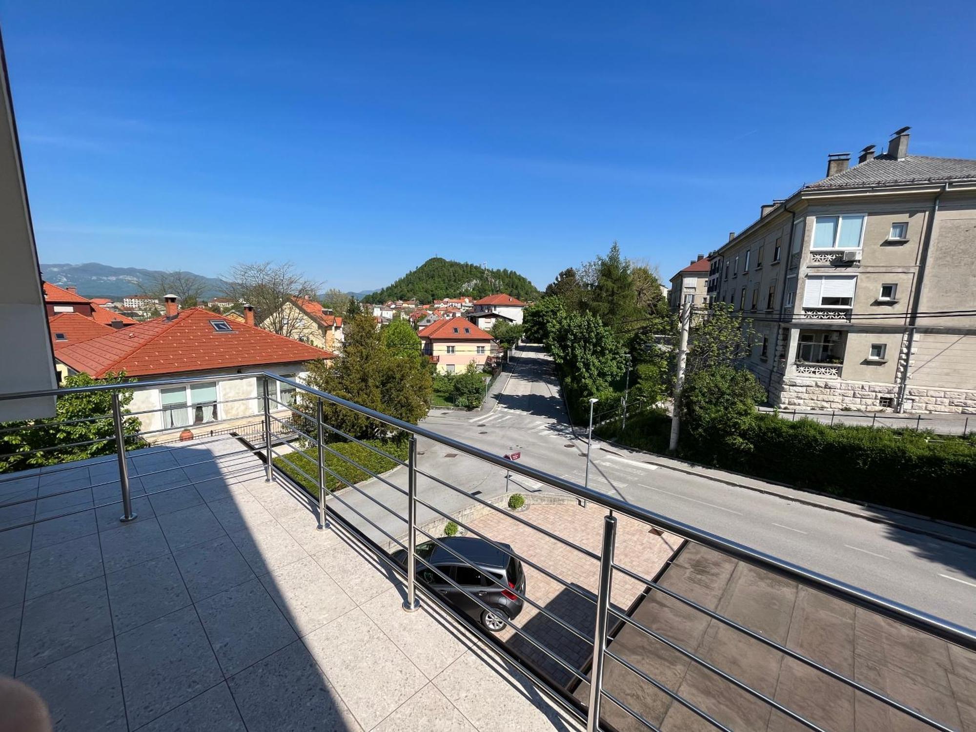 Apartma Azurre 포스토이나 외부 사진