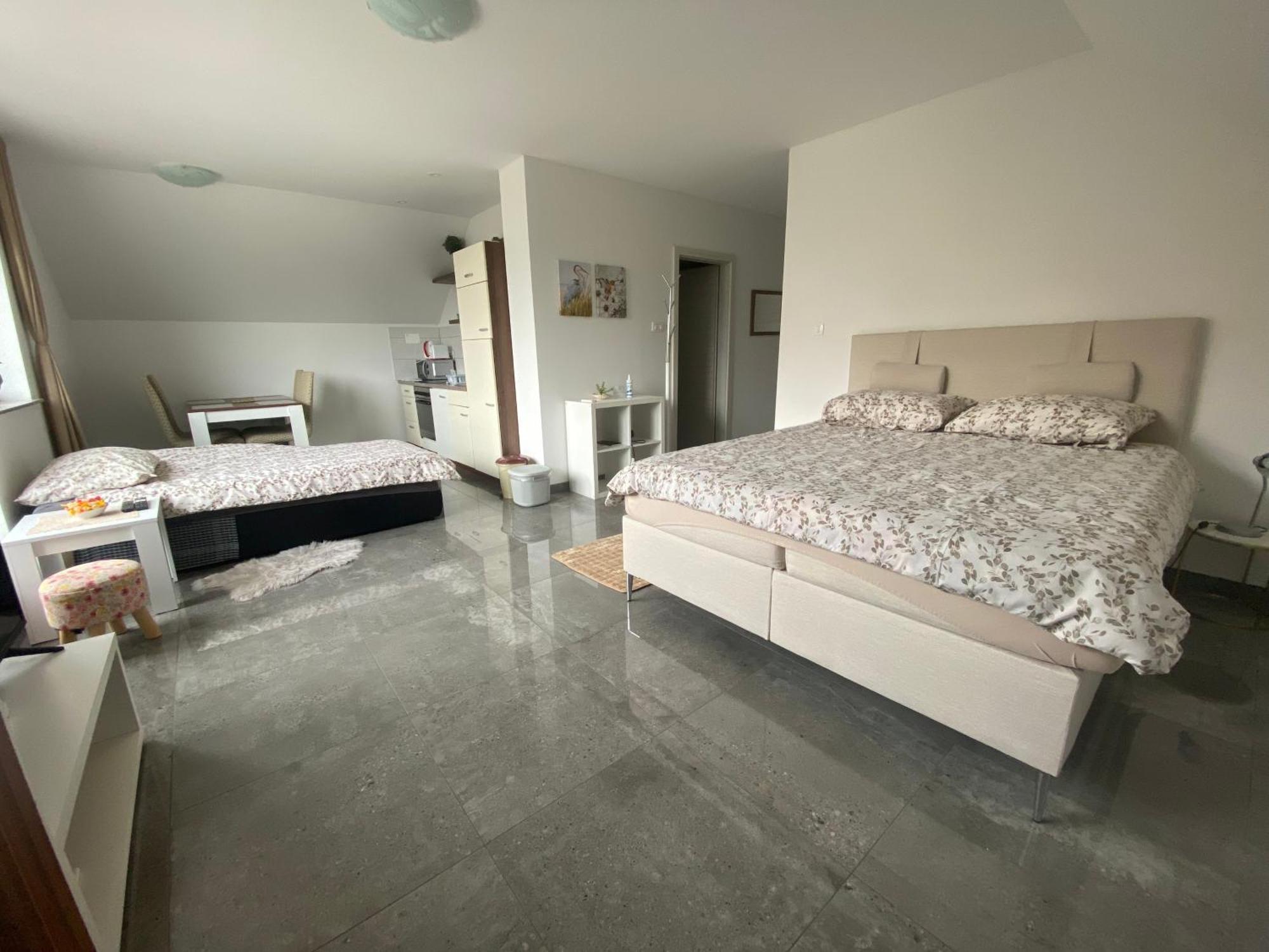 Apartma Azurre 포스토이나 외부 사진